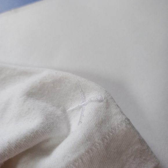 Modern UNIQLO x Peanuts Basic Snoopy Logo Shirt - Picture 5 of 6